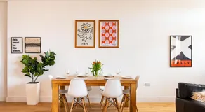 Stunning 2 Bed Apartment Sea Views and Parking - Image 5