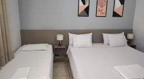 Shellter Hotel - Image 2