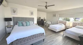 Self contained guest house Gold Coast - sleeps max 4 - Image 2