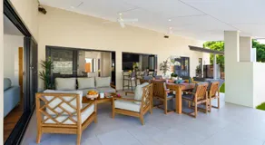 Luxury Sunny Oasis with Pool, SUV Hire, Near Marina - Image 5