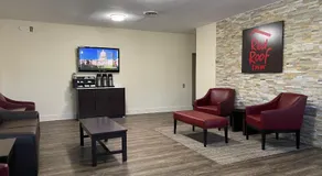 Red Roof Inn LaGrange - Image 2
