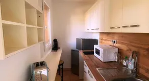 Appartement lumineux avec terrasse & parking à 5 min du centre, 10 min des plages - Image 5