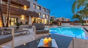 [Lusso e relax] con piscina a 2 minuti dal mare - Image 3
