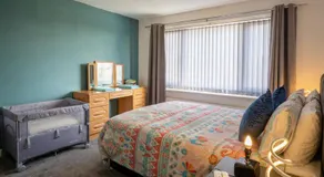 Family-Friendly Detached House Near Leeds and Bradford with Garden - Image 2