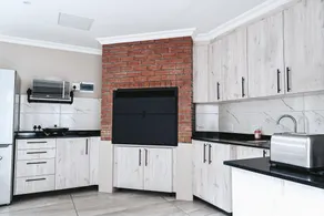 Diaz Beach House - Image 3