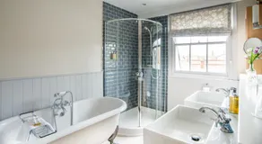 Crown Hotel - Image 2
