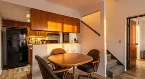 3BR Townhouse with Free Parking Near Downtown Ohio - Image 2