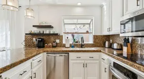 Steps to Main Street Pier Beach 3 Ensuite Bath - Image 3