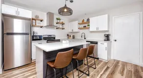Luxury Home & Mins to Beach and Walk to Downtown - Image 3