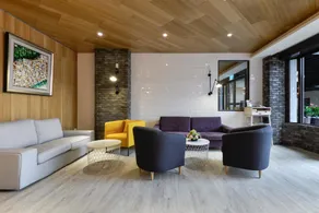R7 Hotel - Image 4