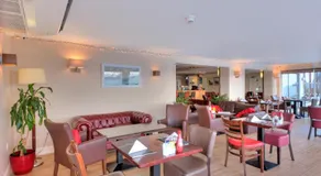 Holly Tree Hotel, Swimming Pool & Hot Tub - Image 5