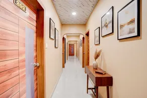 Hotel Omkar & Lodging - Phoenix Market City - Image 4