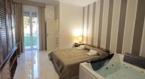 Hotel Holiday - Image 2