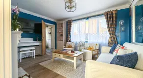 Cosy 2 Bedroom Home - FREE Parking & Garden with BBQ - Image 2