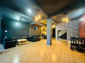 Hotel Black and White International - Image 5