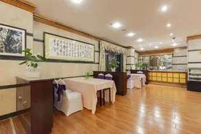 Golden Phoenix Hotel - Image 3