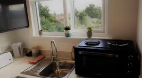 Super cosy self-catering studio flat - Image 5