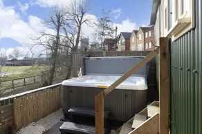 Riverside Shepherd’s Hut with Hot Tub - Image 4