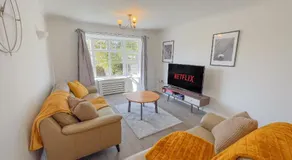 Opulent 5 bedroom Retreat with Hot tub and Entertainment - Image 2