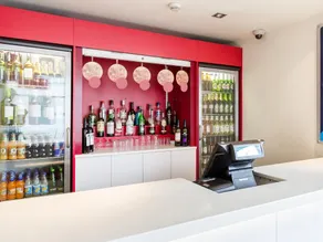 Travelodge Farnborough Central - Image 4