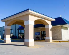 Knights Inn & Suites Emporia - Image 4