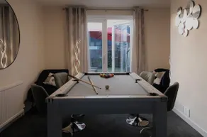 Wilton Retreat- Hot tub, Pool table, Parking - Image 3