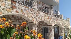 Golden Dolphin Studios & Apartments - Image 4