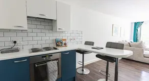 2 Bed Apartment West Hull Secure Parking suit Work or Leisure - Image 2