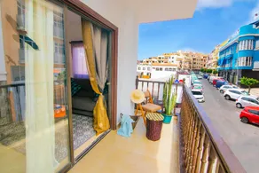 Los Angeles 3 Bed Apartment with Pool - Image 4