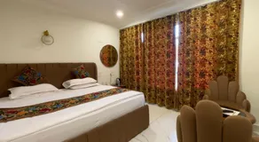Hotel Crescent - Image 2