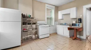 1BR Apartment with WiFi & Laundry near Downtown - Image 2
