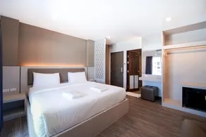 The Y House - Image 2