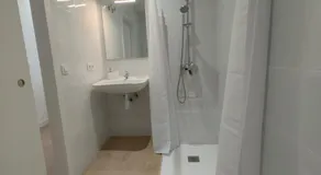 New apartment in the center - Image 5