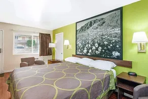 Super 8 by Wyndham Los Angeles/Alhambra - Image 3