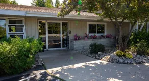 The Ellison Inn & Lounge - Image 2