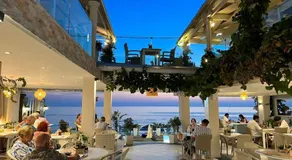 Romantic Palace Beach Apartments - Image 3