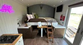 The Stag's Head - Shepherds Hut - Image 2
