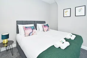 Heathfield House by YourStays - Four Bedroom House in Crewe - Image 2