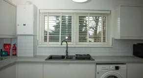 Renfrew Town Centre sleeps 6 - Pass the Keys - Image 5