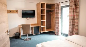 Bad Resort - Image 3