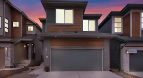 Modern Luxury Cozy Family Vacation Home - King Bed - AC - Sleeps 7 - High speed Wi-Fi - Netflix - Free Garage Parking - close to Airport and West Edmonton Mall - Image 4