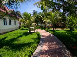 Huong Phong Ho Coc Beach Resort - Image 5