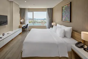 Zen Diamond Suites Hotel Da Nang - Image 2
