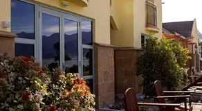 The Anchor Inn Beachfront Motel - Image 2