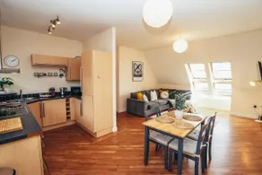 Penthouse 2 Bed Apartment in Derby with Gated Parking - Image 3