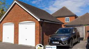 3 Bedroom House By B and R Serviced Accommodation Amesbury With Wifi & Free Parking - Image 5