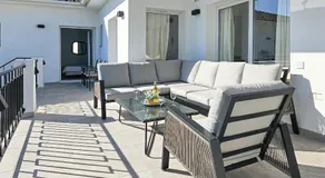 Villa mit privatem Pool, Terrasse und Garten | Perfekt für die Arbeit von Zuhause - Image 2