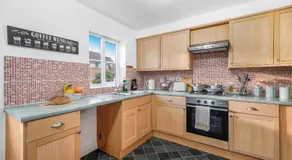 3 BR 6 Beds 3 Bath Garden Parking Heathrow 15 min Windsor & Legoland - Image 5