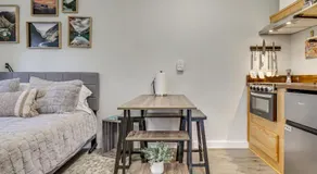 Cozy Quaint Cottage: Park-Like Setting - Image 2