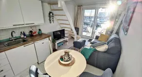 Tiny float home Brighton - Image 3